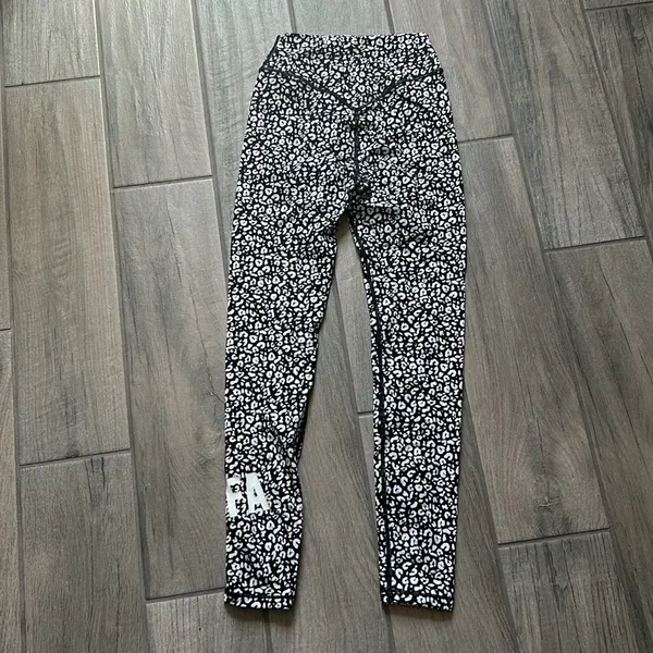 White Fox active white leopard leggings - Image 5