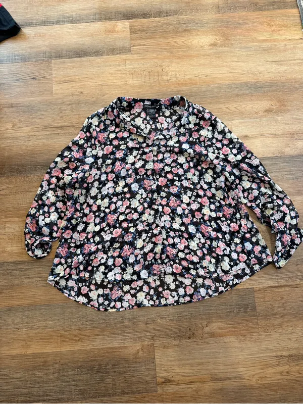living doll Black Romantic Floral Button-Front Blouse Size XL - Image 4