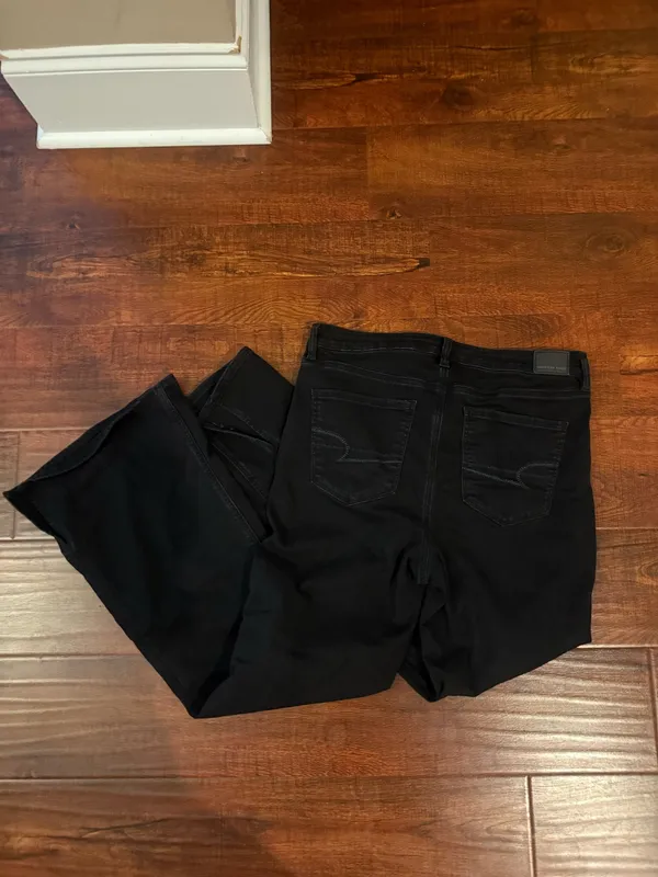 American Eagle Flare Jeans - Image 3