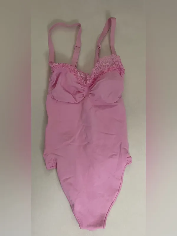 SKIMS NWOT Seamless Sculpt Pink Lace-Trim Thong Bodysuit Size S - Image 5