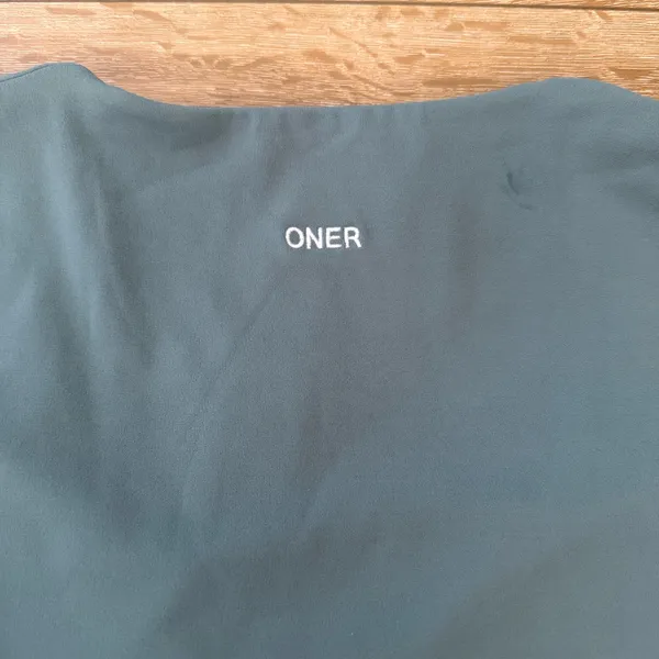 Oner Active SOFTMOTION™ SCOOP NECK LONG SLEEVE TOP WITH BUILT IN BRA SHELF WITH WHITE LOGO - Image 5