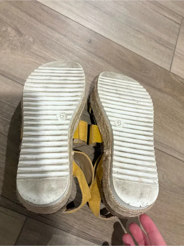 Universal Thread Annie espadrille style sandals yellow size‎ 6 - Image 6