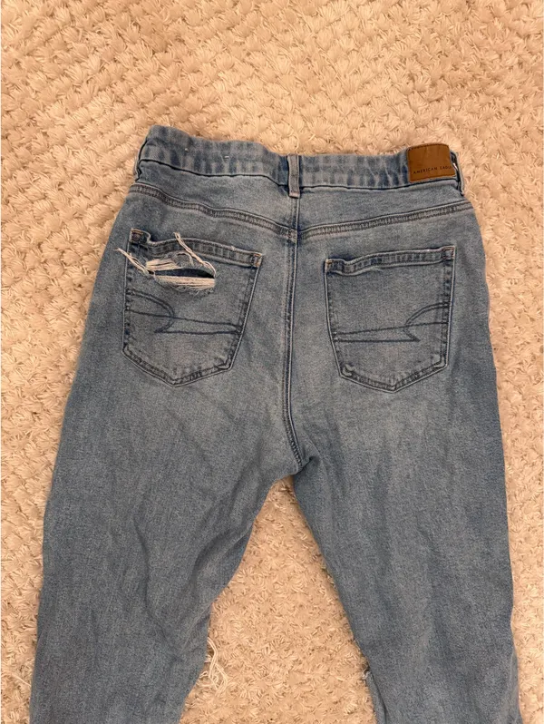 American Eagle Outfitters Strigid Mom Jeans Ripped - Image 2