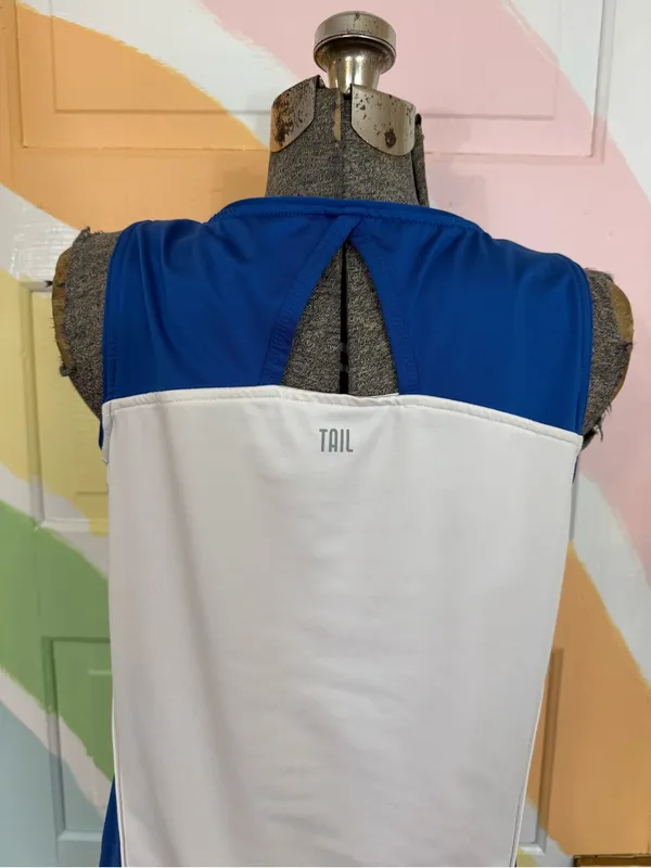 Tail Blue & White Cutout Back Sleeveless Performance Tank Top Sz Med 💚🍄 - Image 5