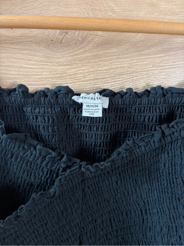 American Eagle Black Long Sleeve Smocked Crop Top Medium - Image 5