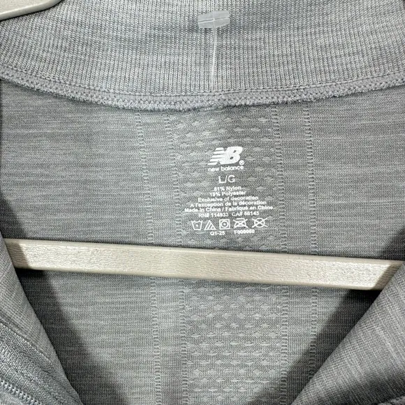 New Balance Women's Heather Gray Quarter Zip Long Sleeve Running Top‎ NWT - Image 10