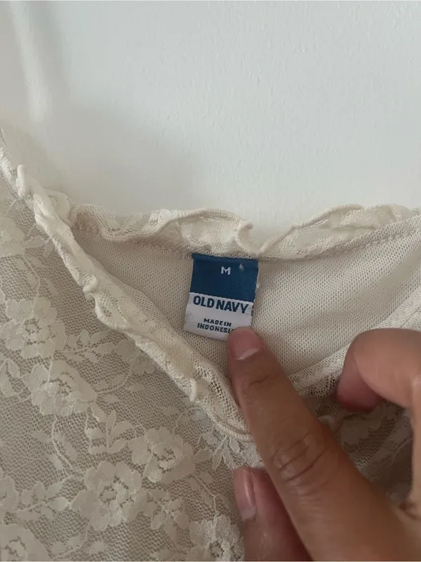 Old Navy Ivory White Lace Cami Top Medium Dainty Bridal Ethereal Romantic - Image 5