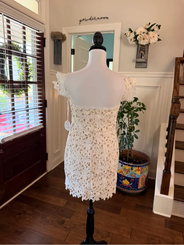 More To Come NWT Shannan Off-Shoulder White Lace Mini Dress - Image 5