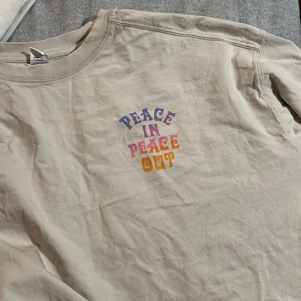 Old Navy Peace In Peace Out Loose Vintage Graphic Long Sleeve - Image 4