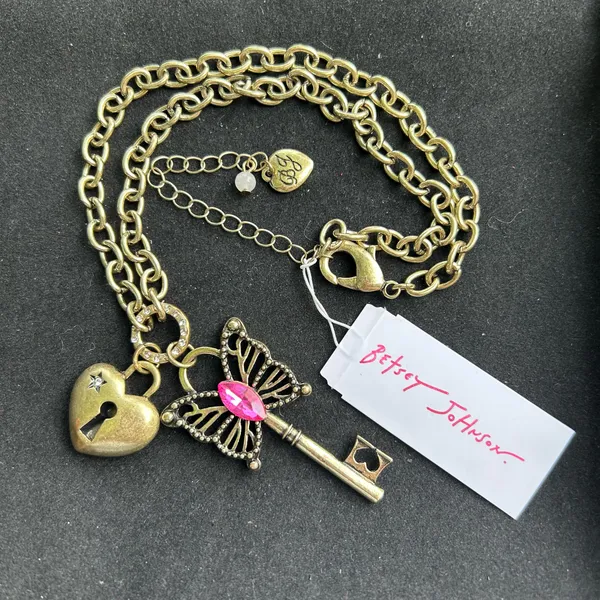 Betsey Johnson NWT Boho Butterfly Key Charm Pendant Necklace - Image 3