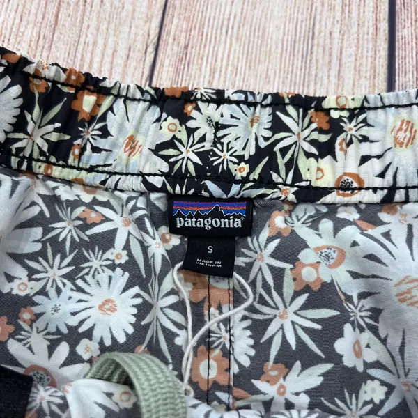 Patagonia Womens Baggies Shorts Floral Daisy Print Black White Small - Image 3