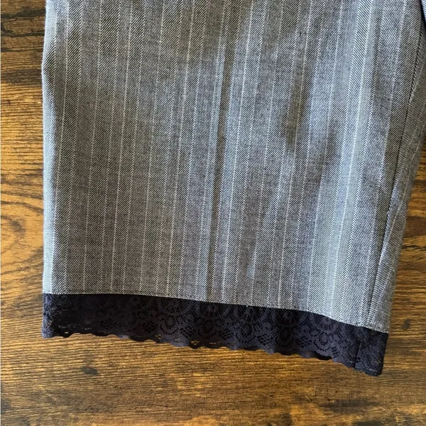 Guess Pinstripe Lace Trim Low Rise Shorts Gray Tailored Y2K Preppy Chic - Image 6