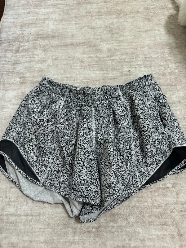 Lululemon hotty hot shorts 4” size 8 - Image 2
