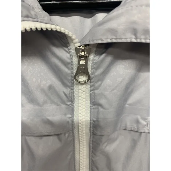 Womens Size 6 Lululemon Pack It Up Light Grey Windbreaker EUC - Image 2
