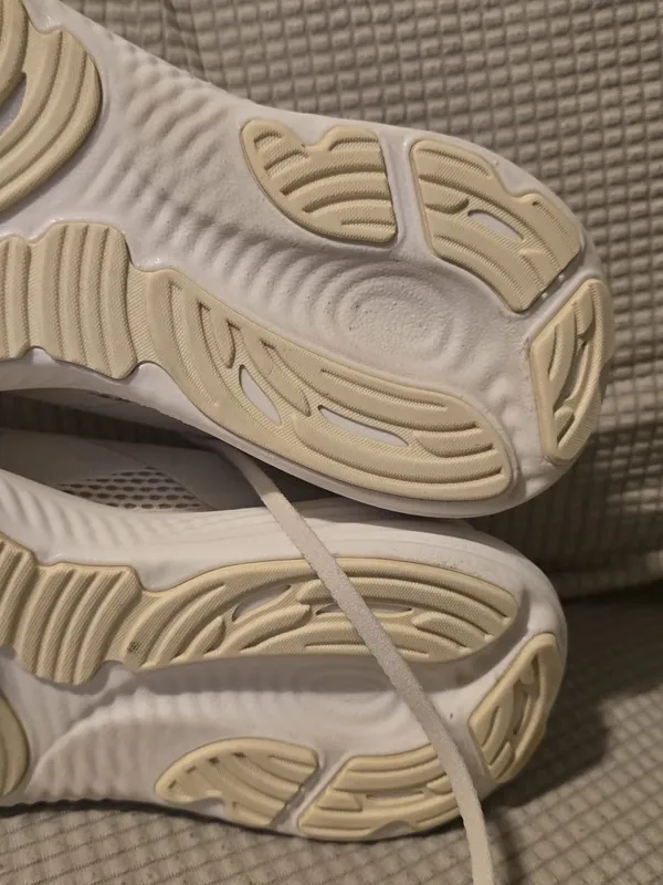Brooks Women's Athletic Sneakers in Light Beige and Cream - Image 16