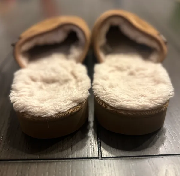 UGG Leisure Slide Slippers - Image 4