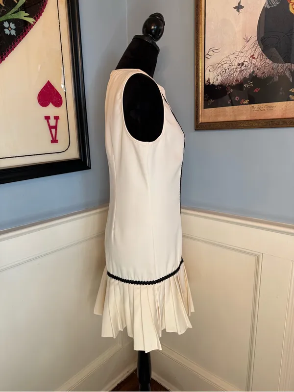 Retro Style Cream and Black Pleated Shift Dress - Image 3