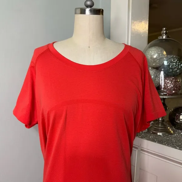 Lululemon Swiftly Tech 2.0 Short Sleeve Short Womens Size 16 Love Red NWT - Image 4