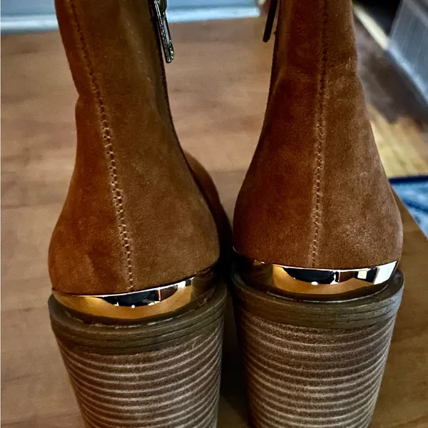 Steve Madden brown suede 3 inch heels never worn - Image 3