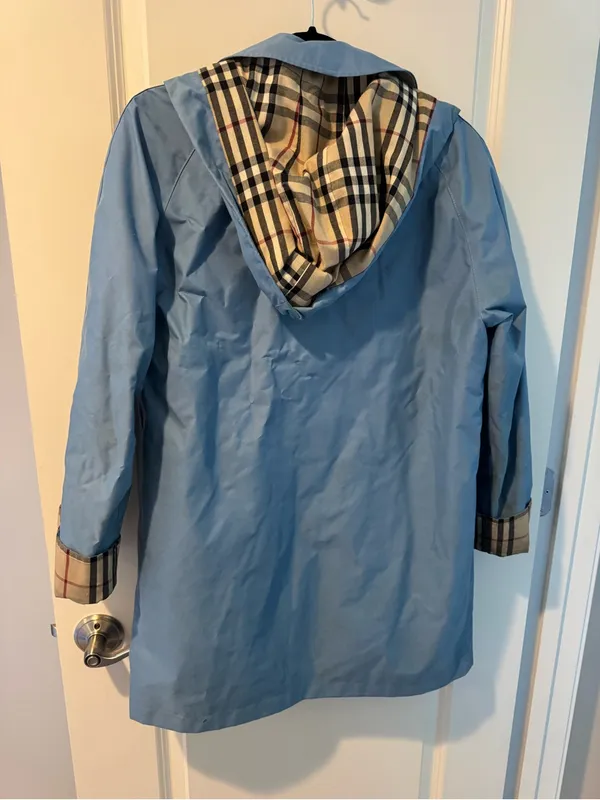 Burberry Classic Light Blue Rain Coat with Plaid Lining - Image 4