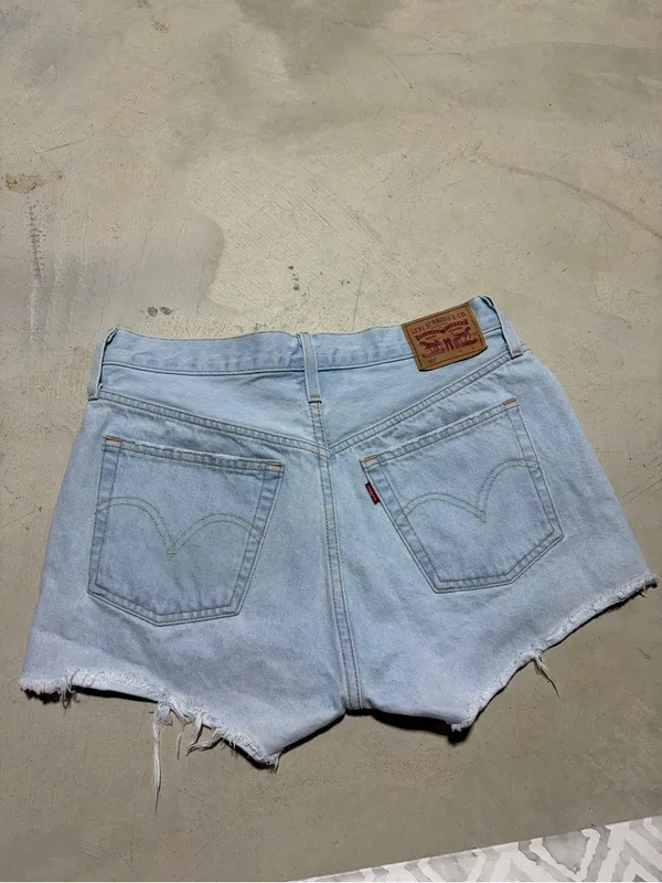 Levi’s 501 Light Wash Denim Cutoff Shorts Women 28 - Image 8