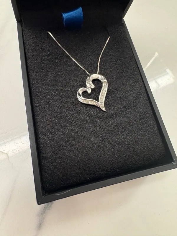 Heart Silver Necklace w/small diamonds - Image 2