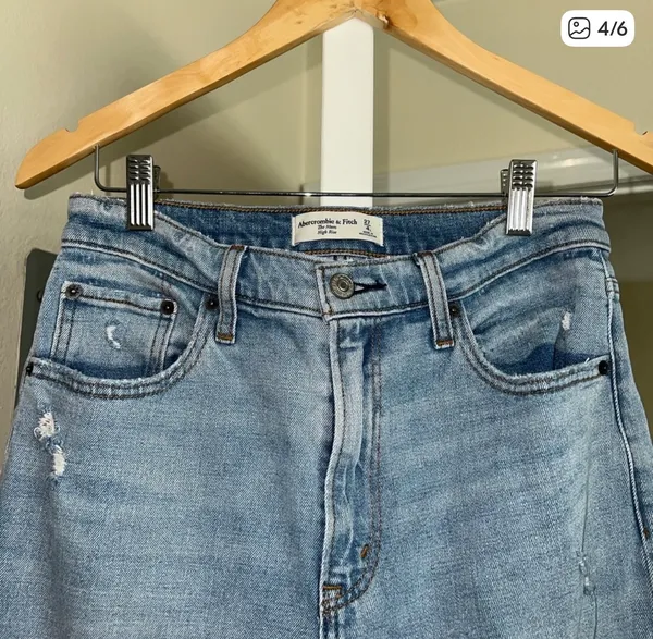 Abercrombie & Fitch Women's Light Wash High Rise Jeans 27 Long - Image 4