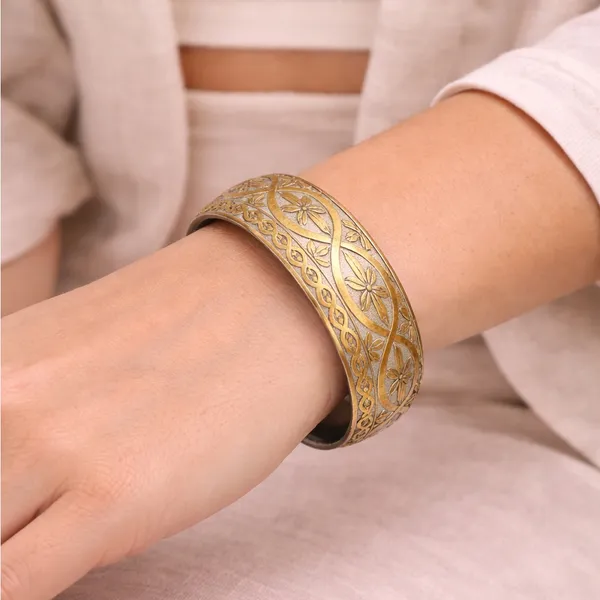 Vintage Etched Wide Bangle Bracelet Floral Scroll Copper and Silver Tone - Image 3