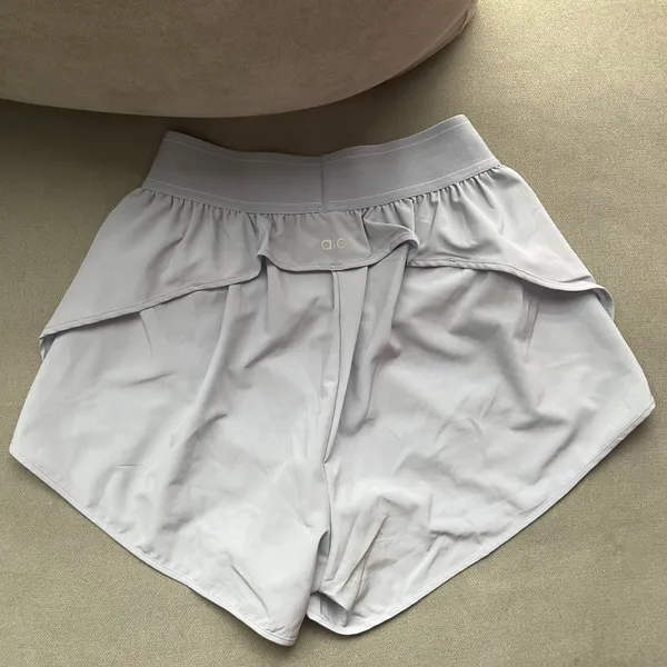 Alo Yoga Match Point Short Winter Frost XS - Image 6