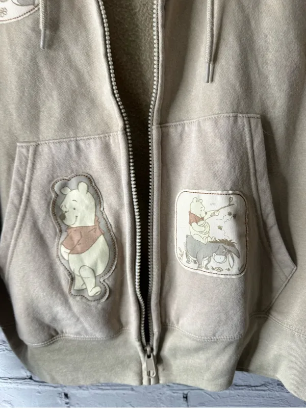 Women’s beige Winnie the Pooh zip front hoodie size medium - Image 5