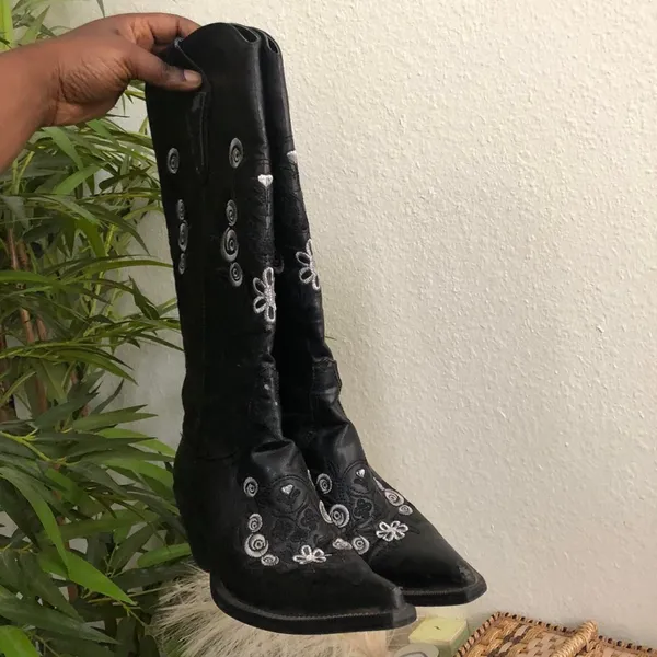 Black White Embroidered Floral cowboy western boho cowgirl leather boots - Image 3