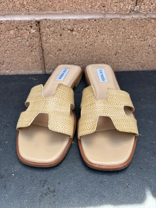 Steve Madden Women’s Beige/Tan Woven Slide Sandals Slip-On Open Toe Flat 8.5 - Image 4