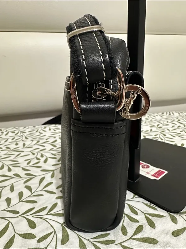 Longchamp Black Leather Shoulder Bag with Contrast Stitching - Image 5