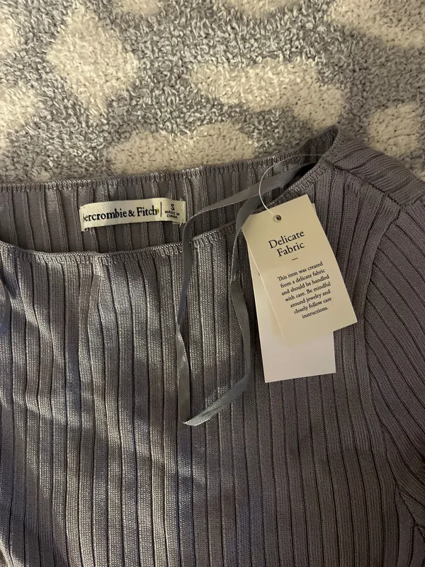 Abercrombie and fitch top - Image 2