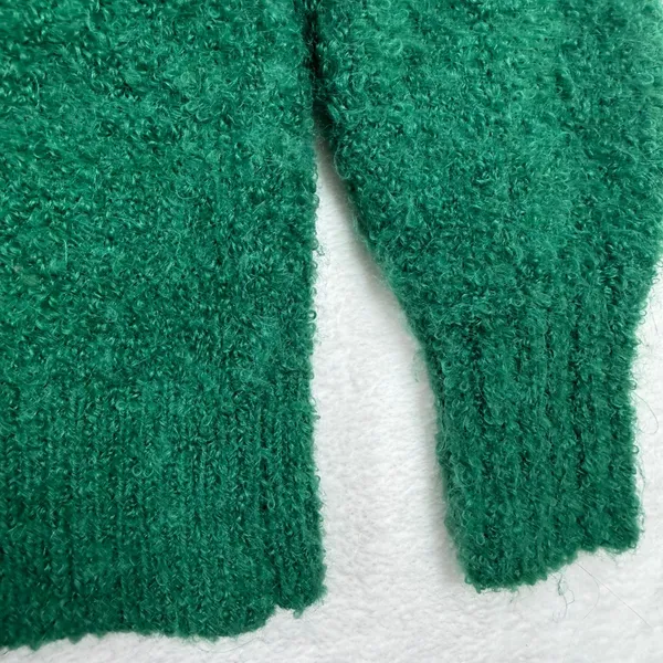 Aerie XS Sweater Green V-Neck Fuzzy Boucle Knit Pullover Relaxed Cozy Winter - Image 4