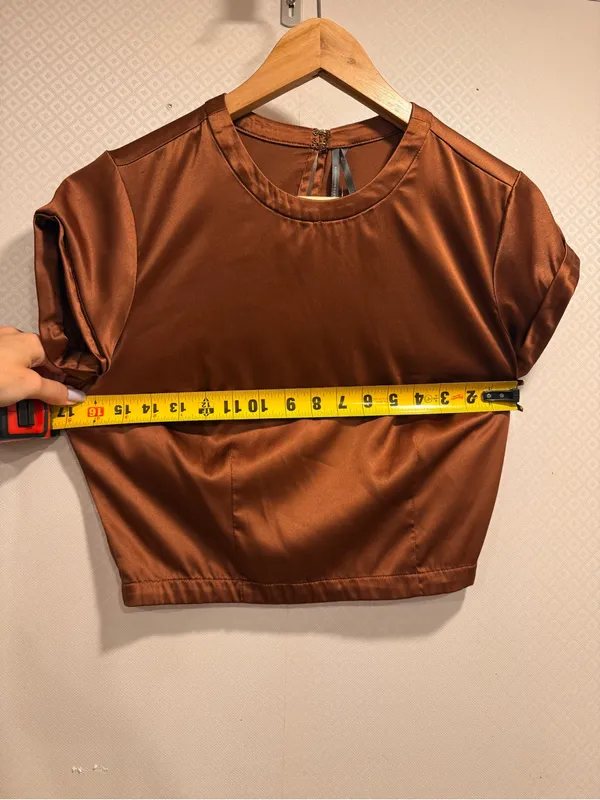 Anthropologie Copper Satin Casual Crop Baby Tee Size S - Image 5
