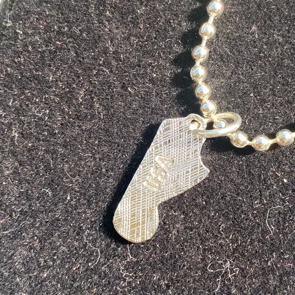 💎🩶 Vintage Y2K 2000s NWT Fender Silver Tone Metal Guitar Head Pendant Earrings and Chain Necklace Set $24.99 🩶💎 - Image 5