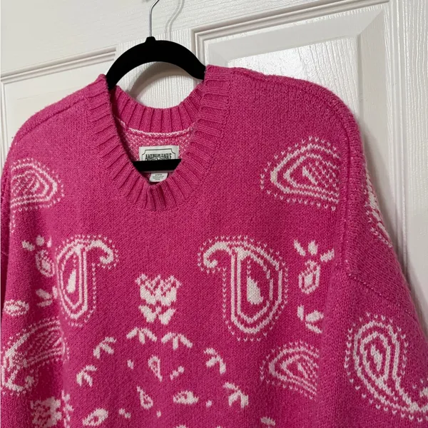 American Eagle pink crewneck oversized sweater paisley western size medium‎ - Image 3