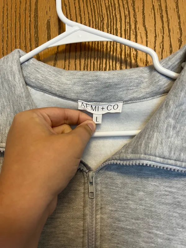 Aemi + Co Gray Quarter Zip Cropped Sweatshirt - Image 3