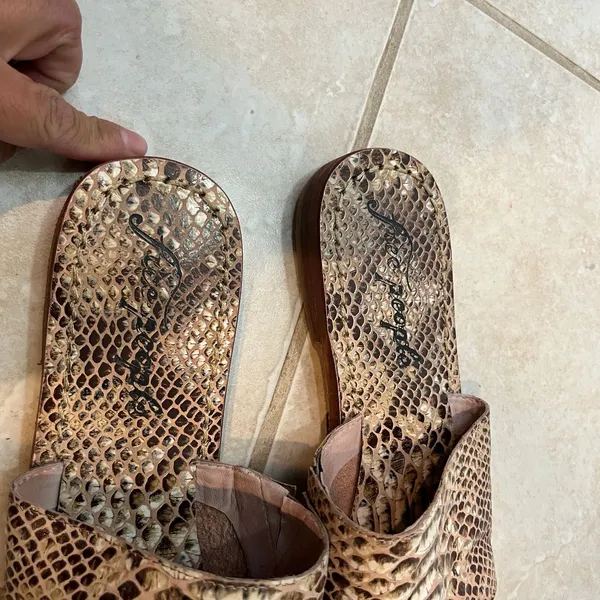 Free People Saturaday Snake Strappy Leather‎ Flat Sandals 41/10 Casual - Image 5