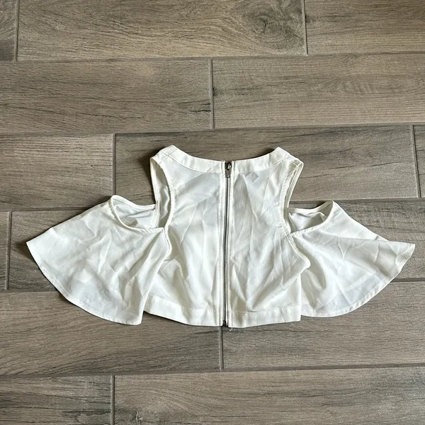 Rumor boutique lace up cold shoulder top - Image 4