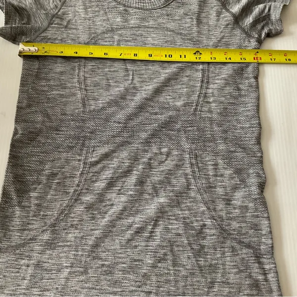 Lululemon Swiftly Tech Short Sleeve Crew Slate / White T Gray T Shirt Women Sz 8 - Image 4