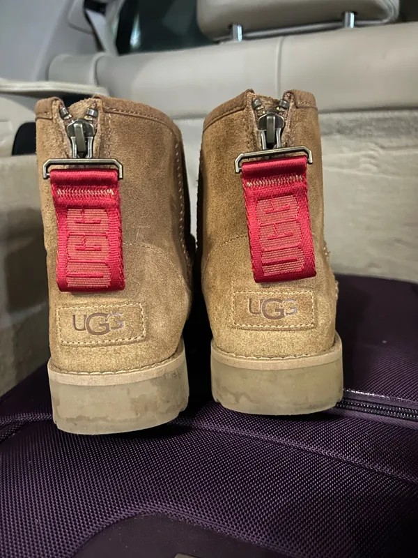 UGG Mini Logo Zip Boots - Image 4