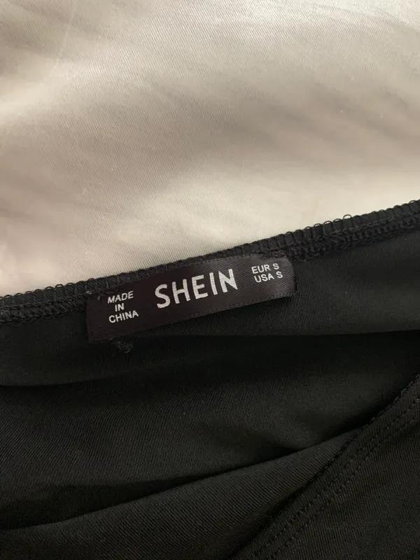Black Off The Shoulder Crop Top - Image 3