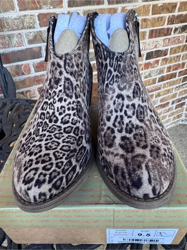 Very G Divine Leopard Print Ankle Booties LIGHT Taupe Women’s Size 9.5 NIB - Image 5