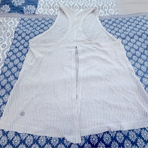 Lululemon All Tied Up Sport Tank, size 8 - EUC! - Image 3