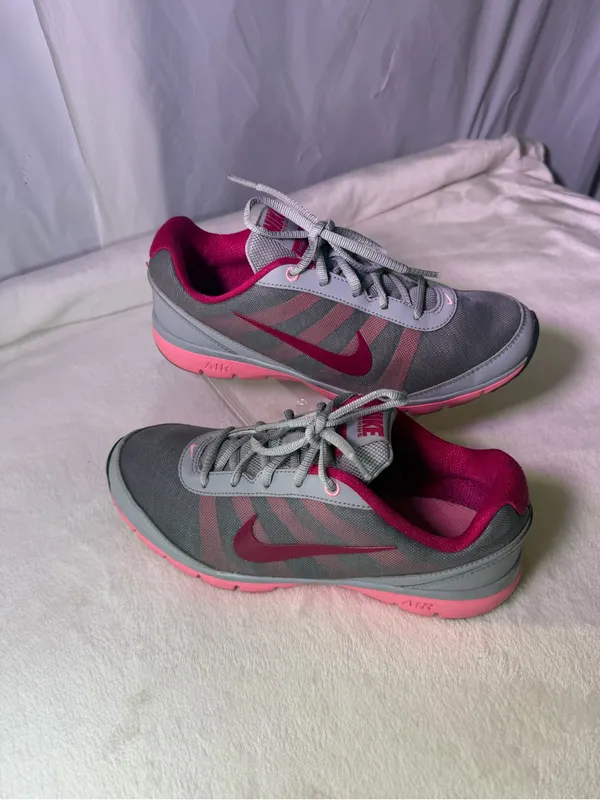 Nike Women’s Gray and Pink Athletic Sneakers - Image 2
