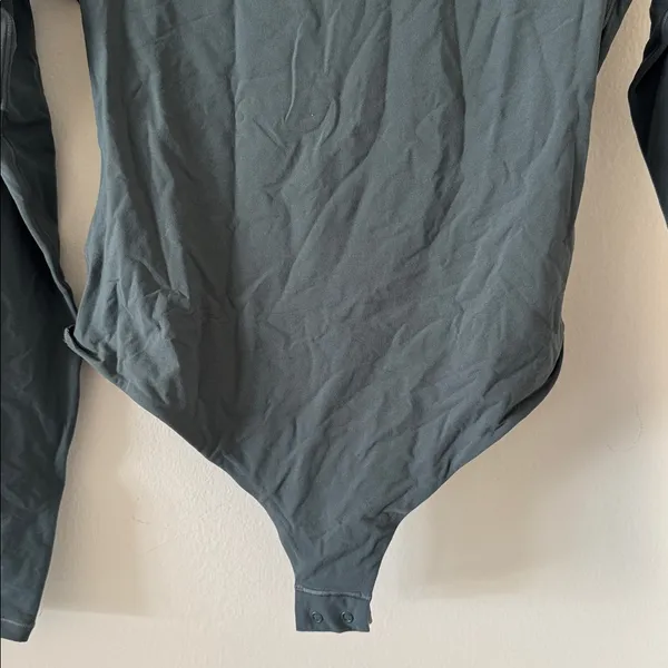 SKIMS LONG SLEEVE CREW NECK BODYSUIT, Size Large, LIMITED EDITION Zircon, $70 - Image 8