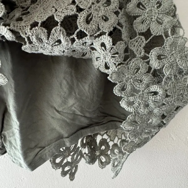 Abercrombie‎ & Fitch Sage Green Floral Lace Cami Peplum Top Y2K - Image 4