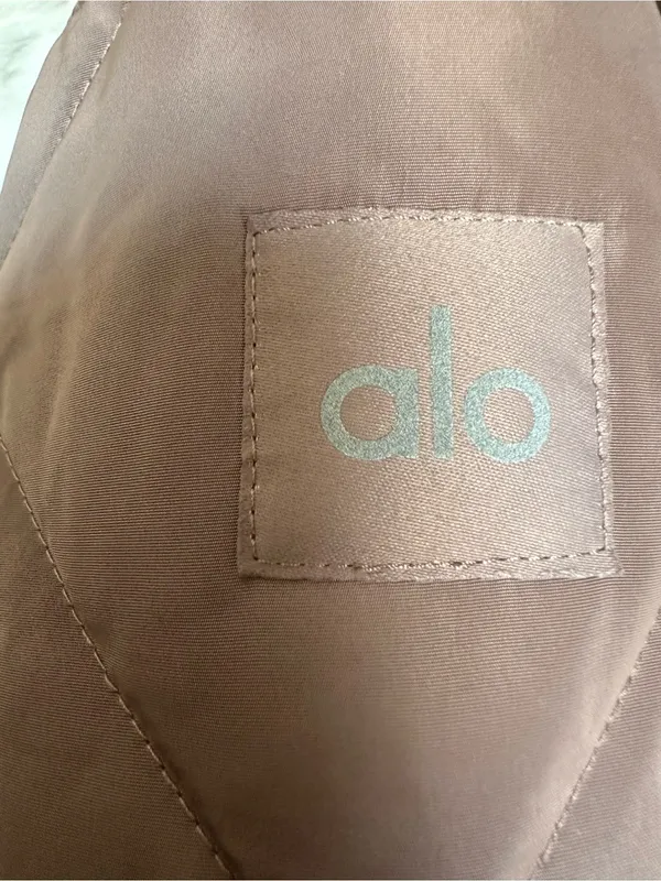 659. Alo Yoga Urbanite Wrap Puffer med Jacket Mushroom - Image 6